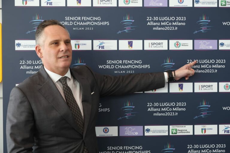 Parte il treno della Metro 5 dedicato ai Mondiali di scherma