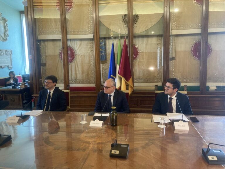 Roma, Gualtieri “Meno monopattini in città, ma distribuiti meglio”