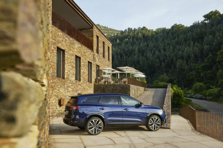 Renault presenta il nuovo Espace E-Tech 200 cavalli