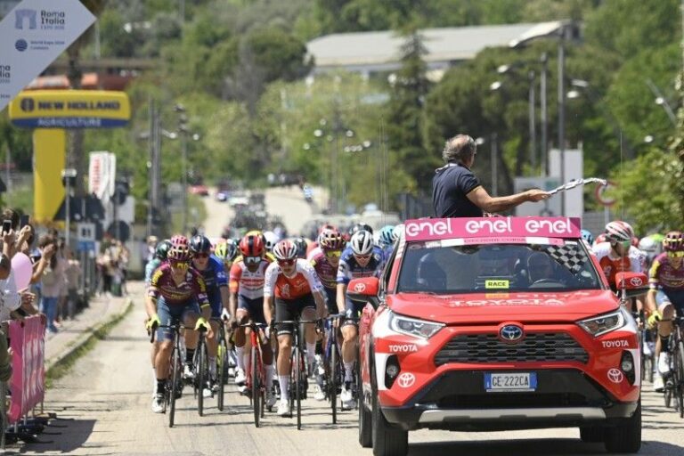 Tutta la gamma elettrificata Toyota al Giro d’Italia 2023