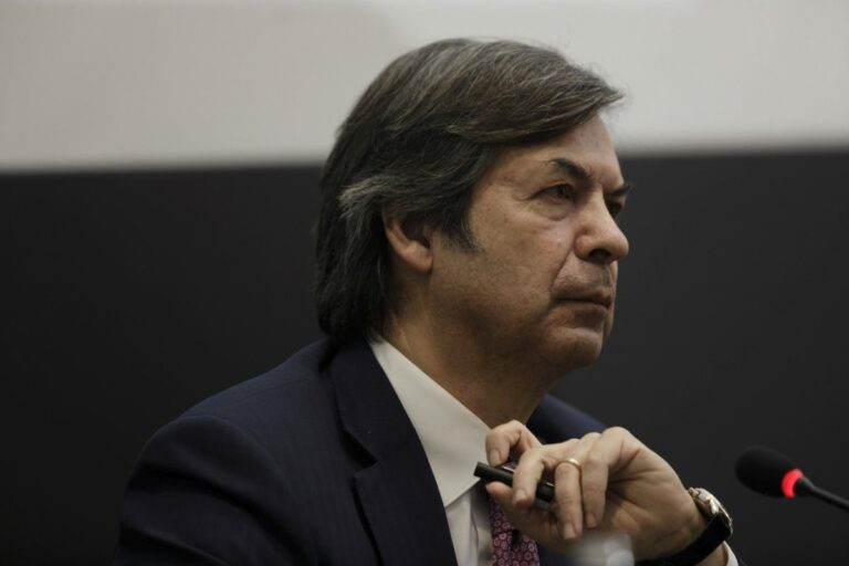 Intesa Sanpaolo, Messina “Nel 2023 puntiamo a 7 mld di utile”