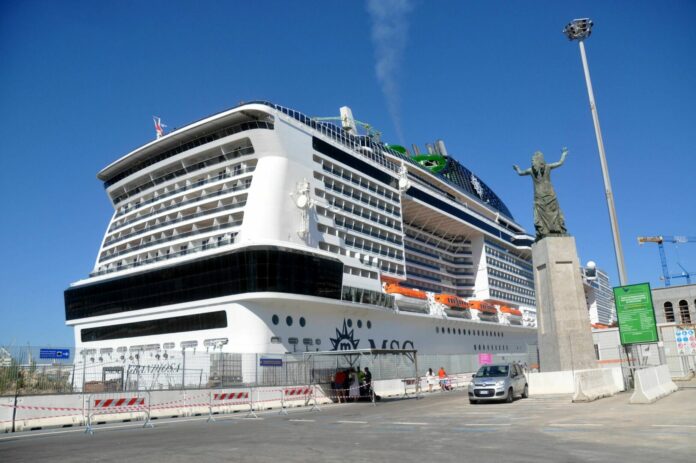 Palermo.Nave da crociera MSC Grandiosa al Porto