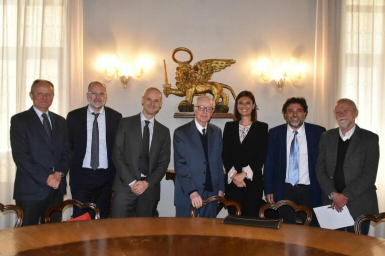 Donati al Comune 216 disegni degli autori più importanti