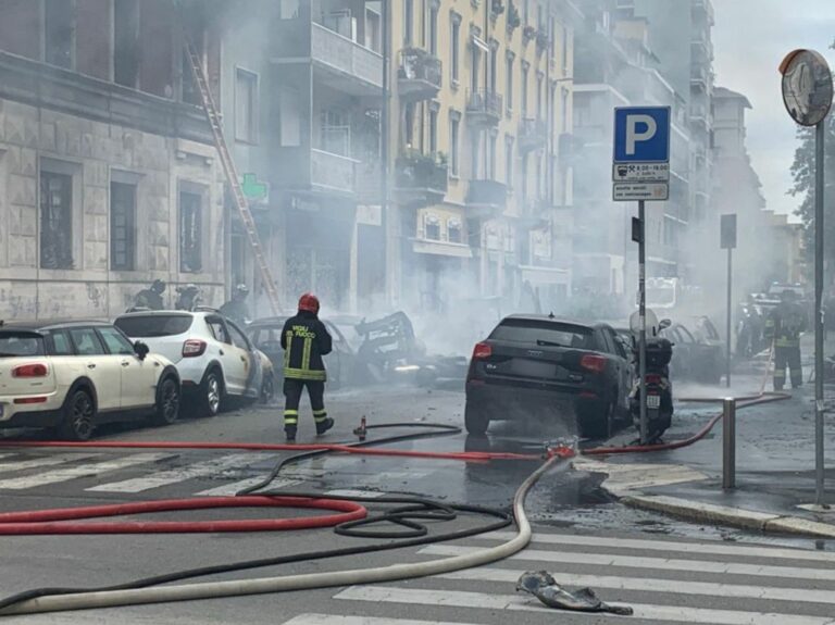 Esplode camion pieno di bombole a Milano, un ferito e duecento evacuati