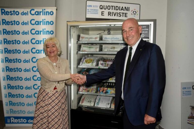 Primo distributore automatico di giornali a Ferrara