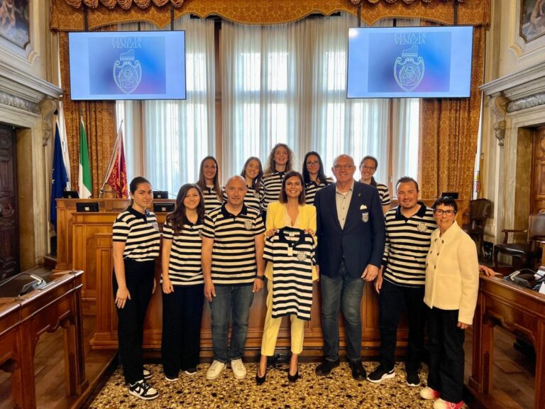 Ricevute a Ca’ Farsetti sette nuove sostitute gondoliere