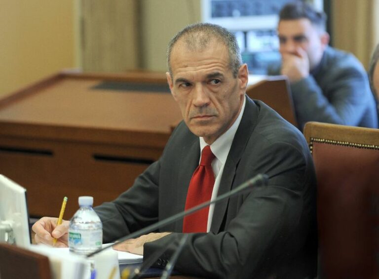 Pd, Cottarelli “Mi dimetterò da senatore. Stimo Schlein ma abbiamo posizioni diverse”