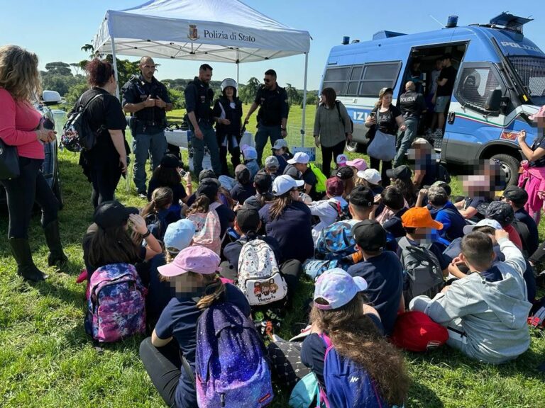 La Polizia incontra 3000 studenti a Roma, madrina Paola Cortellesi