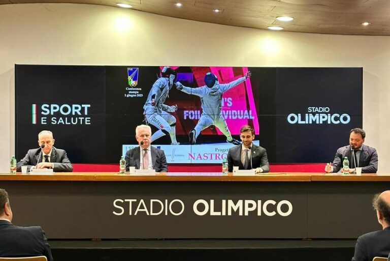 “Nastro rosa”, la scherma con le donne operate di tumore al seno