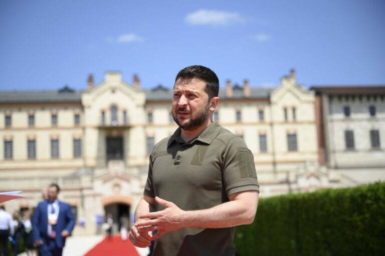 Nova Kakhovka dam destroyed, Kiev-Moscow exchange accusations