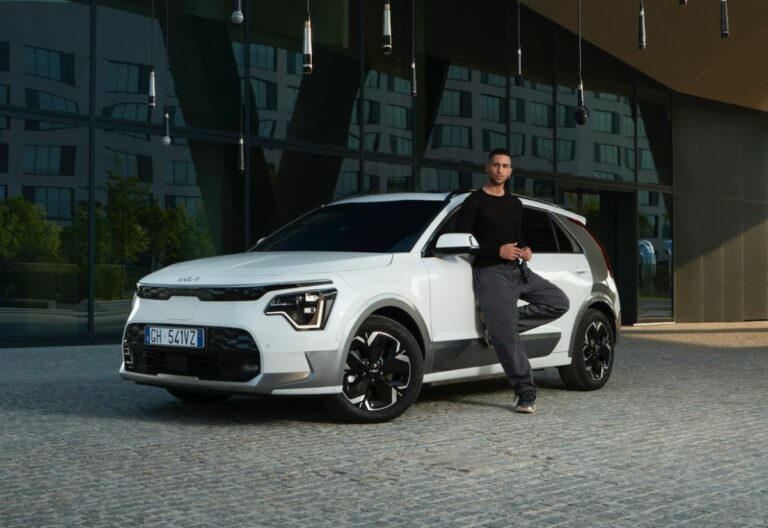Kia Italia si aggiudica NC Awards con la campagna “Kia+Mahmood”