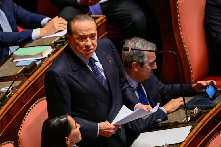 Silvio Berlusconi è morto. I funerali saranno nel Duomo di Milano