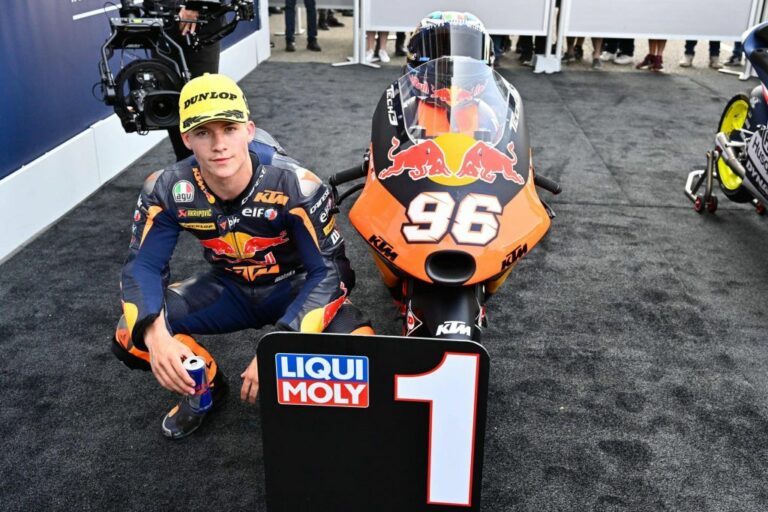 In Moto3 Holgado vince il Gp d’Italia beffando Oncu in volata