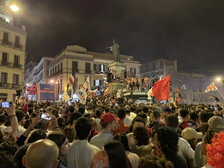 Cagliari si risveglia in A, notte di festa per i tifosi