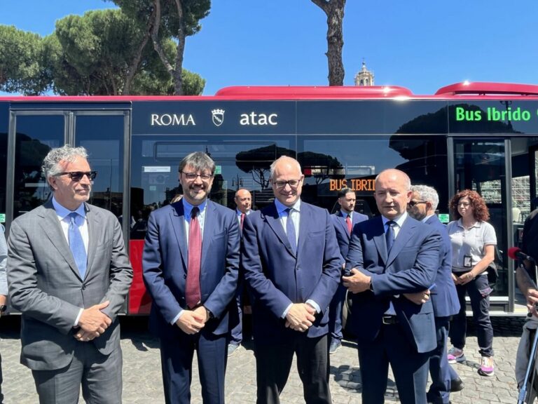 Arrivano a Roma 118 nuovi bus ibridi di Atac