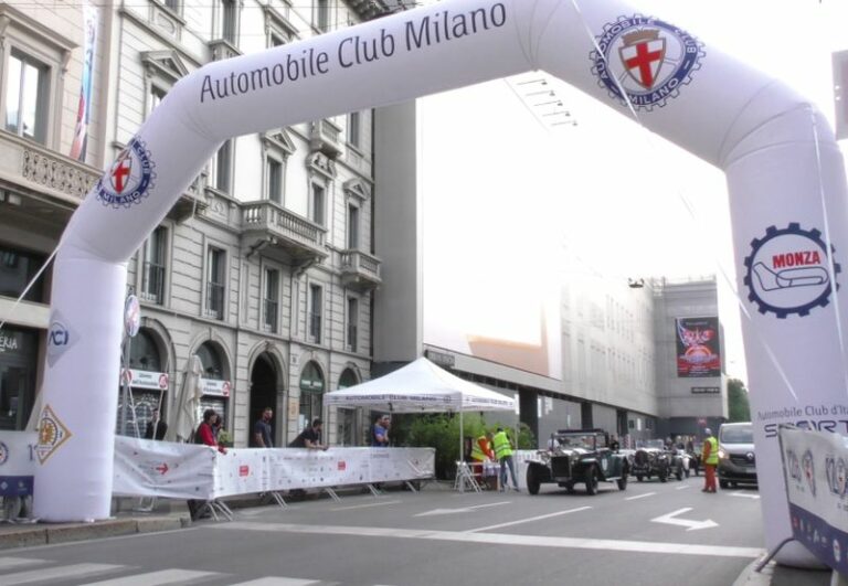 La 1000Miglia fa tappa a Milano e celebra 120 anni dell’Automobile Club