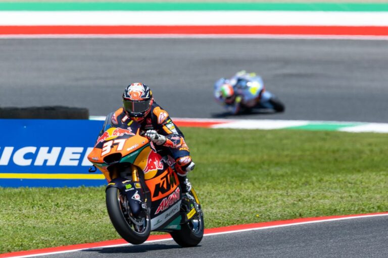 Al Sachsenring Acosta trionfa in Moto2, Arbolino secondo