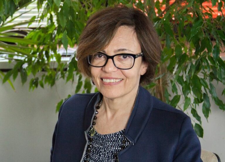 Carrefour introduce congedo per dipendenti affette da endometriosi