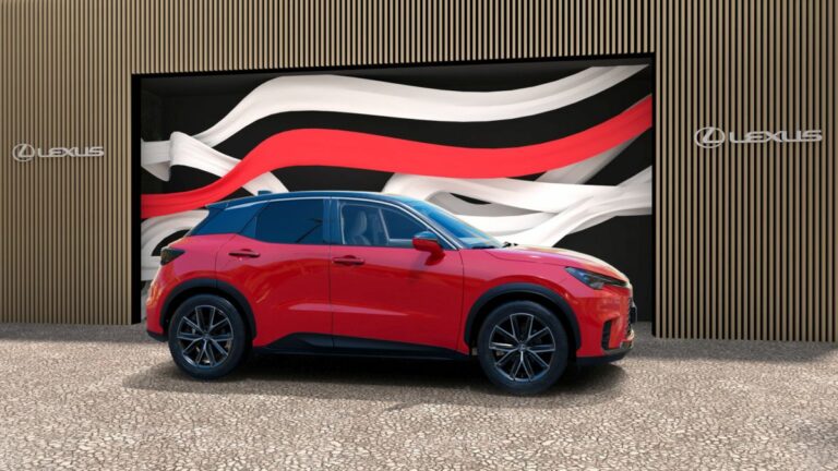 Lexus presenta in anteprima a Milano il nuovo LBX