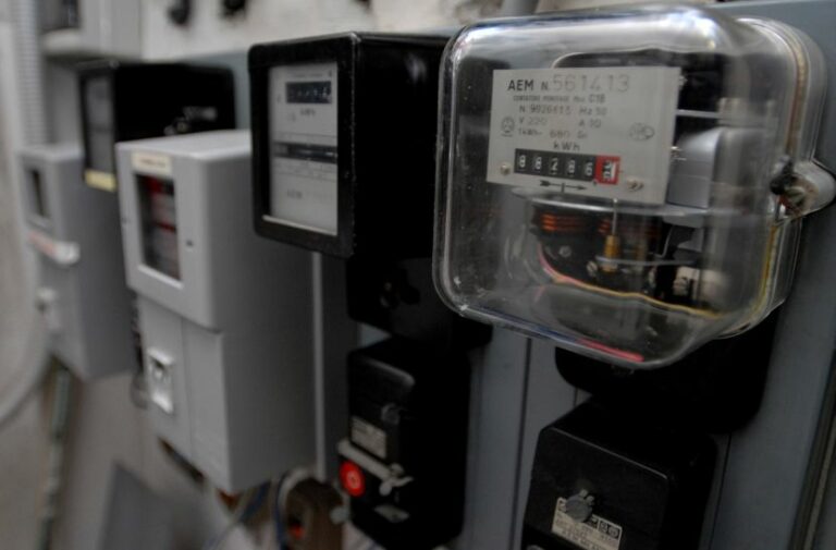 A maggio consumi elettrici in calo