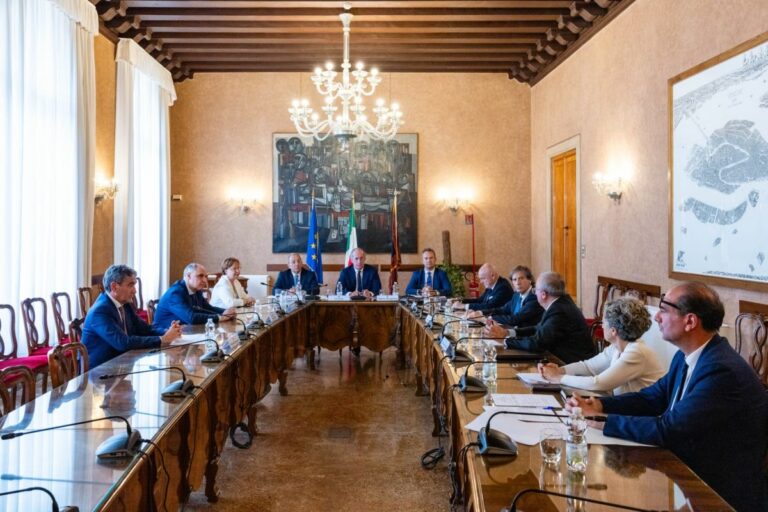 Zaia incontra i prefetti del Veneto “Possibilità di nuovi protocolli”