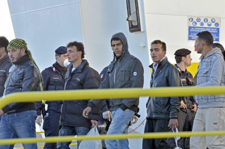 Two groups of migrants at risk in central Mediterranean