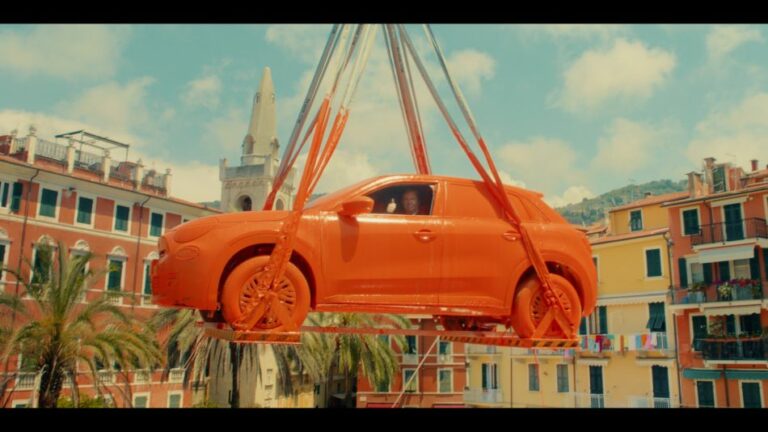 Fiat interrompe la produzione di auto grigie, spazio al colore