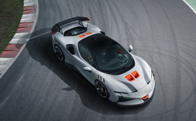 Ferrari presenta SF90 XX Stradale e Spider