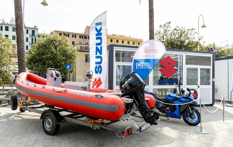 Suzuki partner del Marina Militare Nastro Rosa Tour 2023
