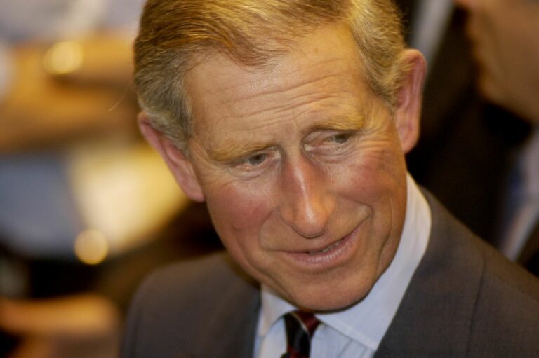 Re Carlo conferisce l’Ordine dell’Impero Britannico a Salvatore Bordonali
