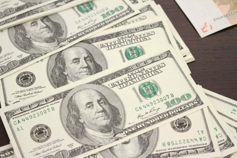 La Fed ferma il rialzo dei tassi, attesa per la Bce