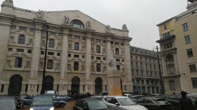 Apertura negativa per Piazza Affari