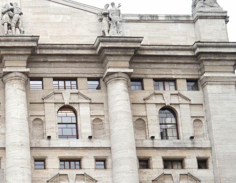Piazza Affari apre in lieve calo, Ftse Mib -0,03%