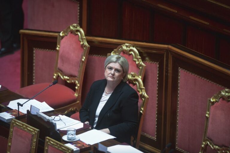 Lavoro, Calderone “Meno aiuti e più occupazione”