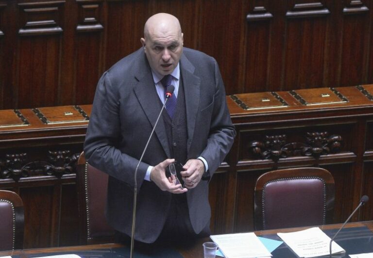 Crosetto “L’Italia resta con l’Ucraina, ogni sforzo per la diplomazia”