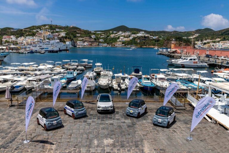 Citroen porta la mobilità elettrica a Ponza con Ami e E-C4 X
