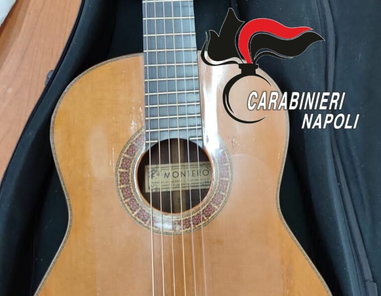 Musicista ritrova preziosa chitarra che gli era stata rubata
