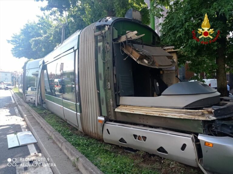Milano, Deraglia tram. Cinque feriti lievi