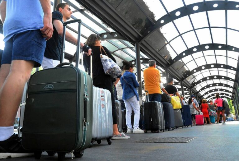 Taxi, Pecoraro Scanio “A Roma file assurde, si risolva emergenza”