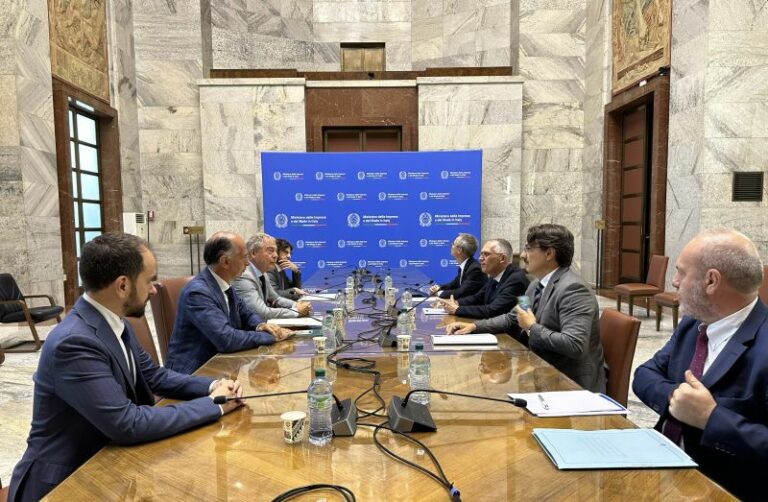 Urso incontra Tavares, condiviso l’obiettivo di rafforzare la produzione in Italia