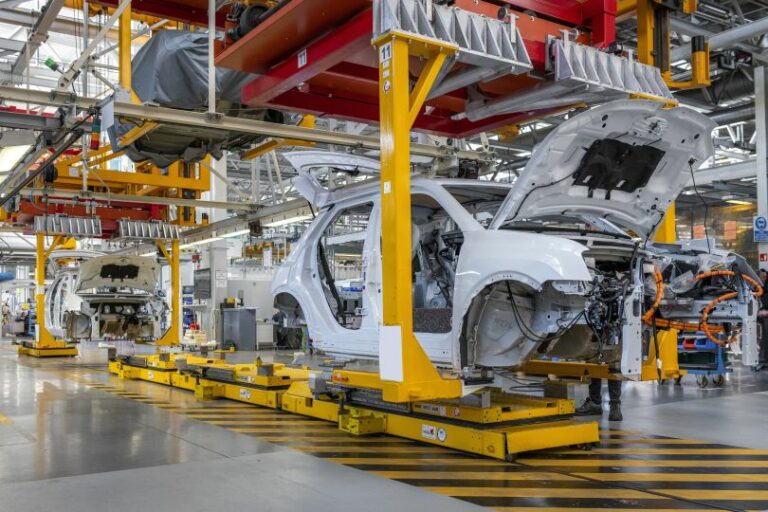 Al via la produzione dei prototipi futura Renault 5 Electric