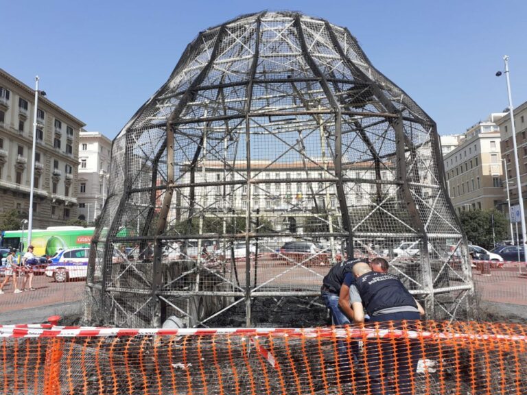 Napoli, la “Venere degli stracci” di Pistoletto distrutta da un incendio. Fermato un 32enne