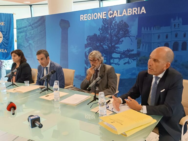 Calabria, Occhiuto presenta la nuova rete ospedaliera “Passo importante”