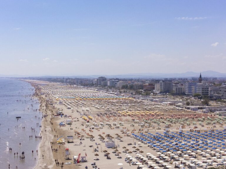 La riviera romagnola è adesso tutta balneabile