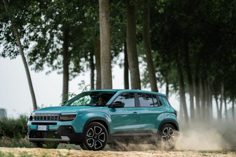 Jeep Avenger in servizio con i Vigili del Fuoco