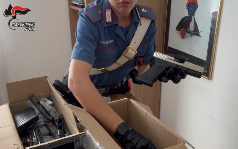 Roma, scoperto laboratorio per modificare armi giocattolo, 3 arresti