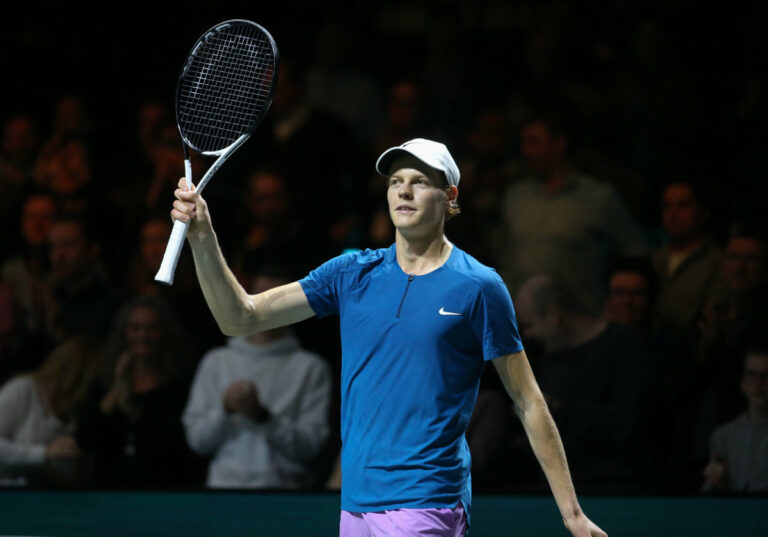 Sinner saluta Wimbledon, la finale sarà Alcaraz-Djokovic