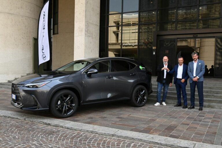 Una Lexus NX450h+ Plug-in Hybrid per la Regione Emilia Romagna