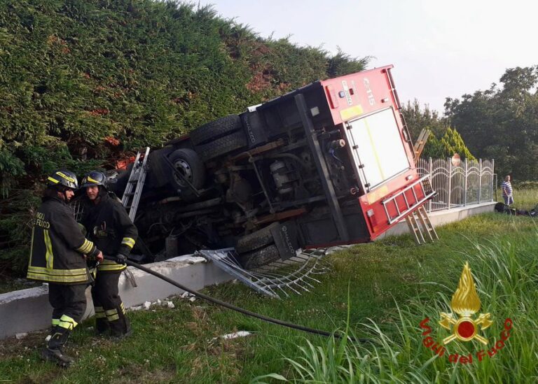 Incidente stradale nel Torinese, muore vigile del fuoco