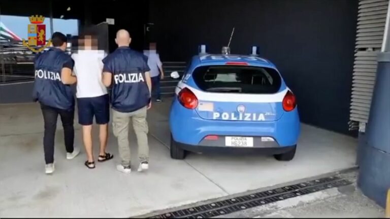 Ruba Rolex in una palestra milanese, arrestato in Spagna